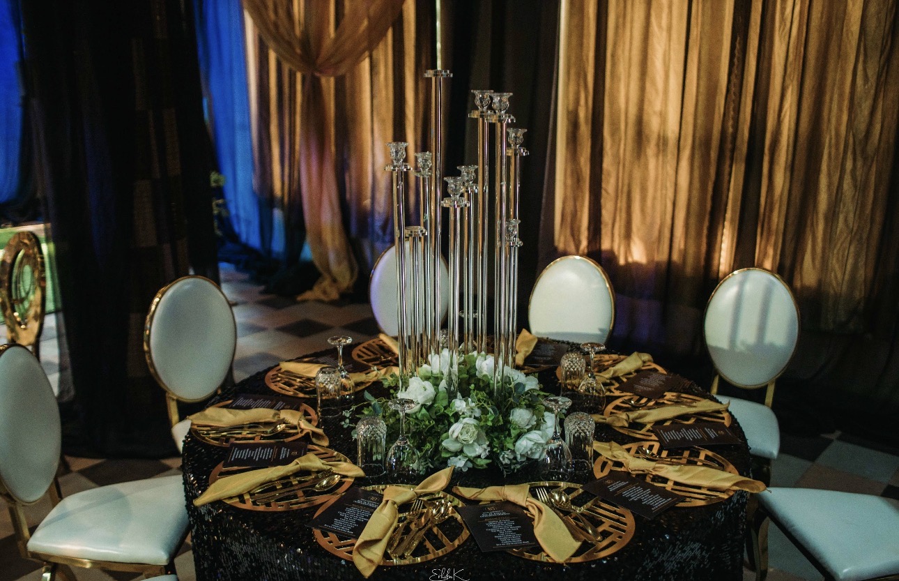 Elegant gold table setting
